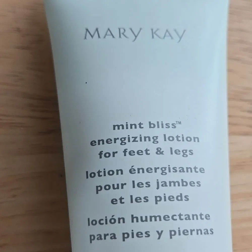 Mary Kay mint bliss energizing lotion for feet and legs Beauty Makeup Bath Body